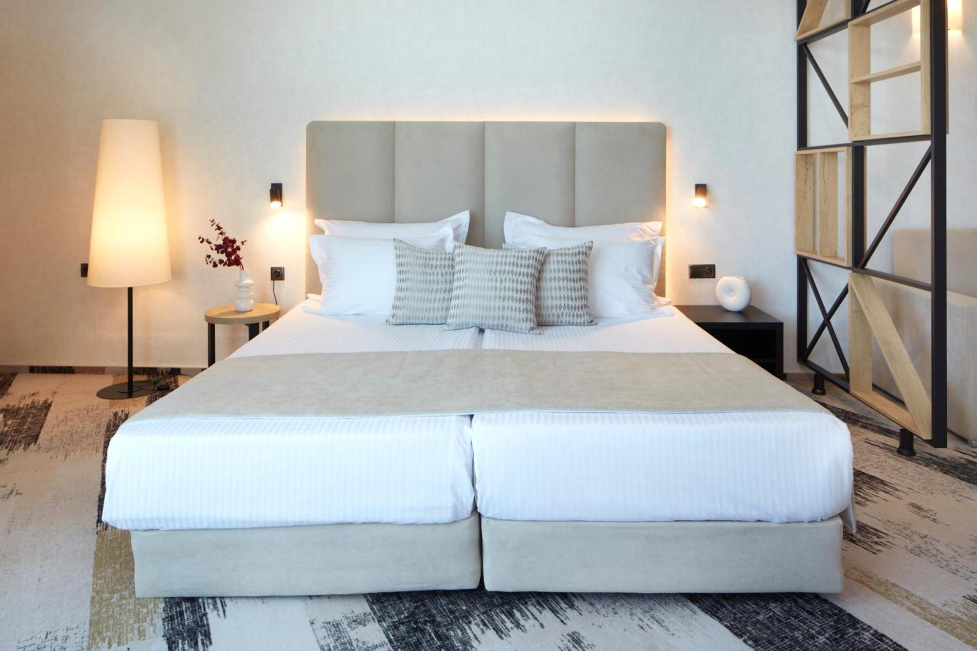 Marvel - Fully Renovated Free Access Готель 4*